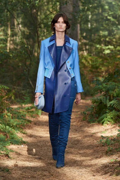 Look 11